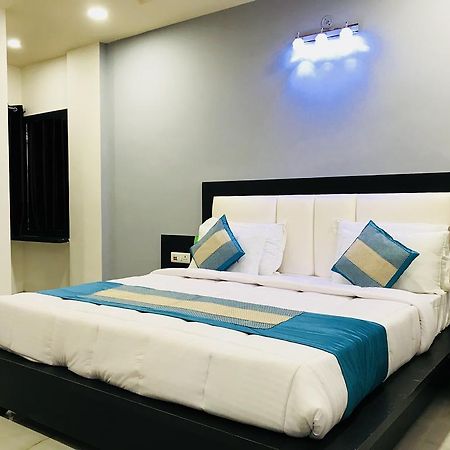 Aaradhya Residency Hotel Агра Екстериор снимка