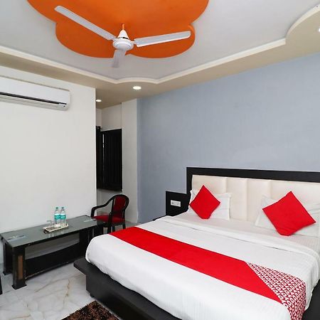 Aaradhya Residency Hotel Агра Екстериор снимка