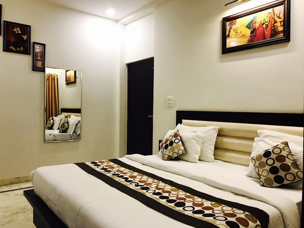 Aaradhya Residency Hotel Агра Екстериор снимка
