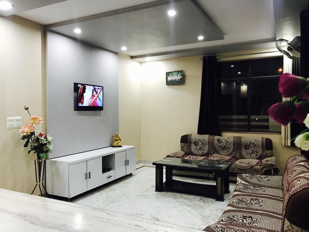Aaradhya Residency Hotel Агра Екстериор снимка