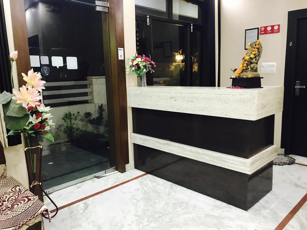 Aaradhya Residency Hotel Агра Екстериор снимка
