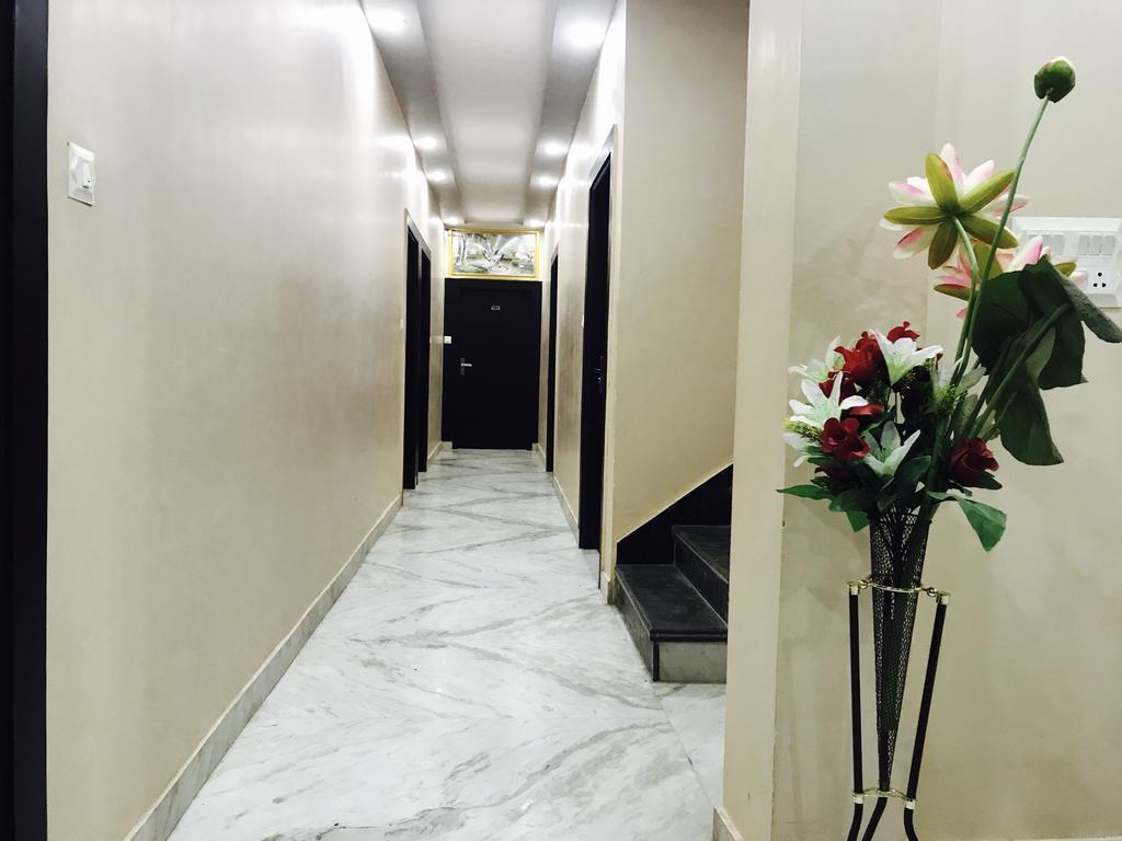 Aaradhya Residency Hotel Агра Екстериор снимка