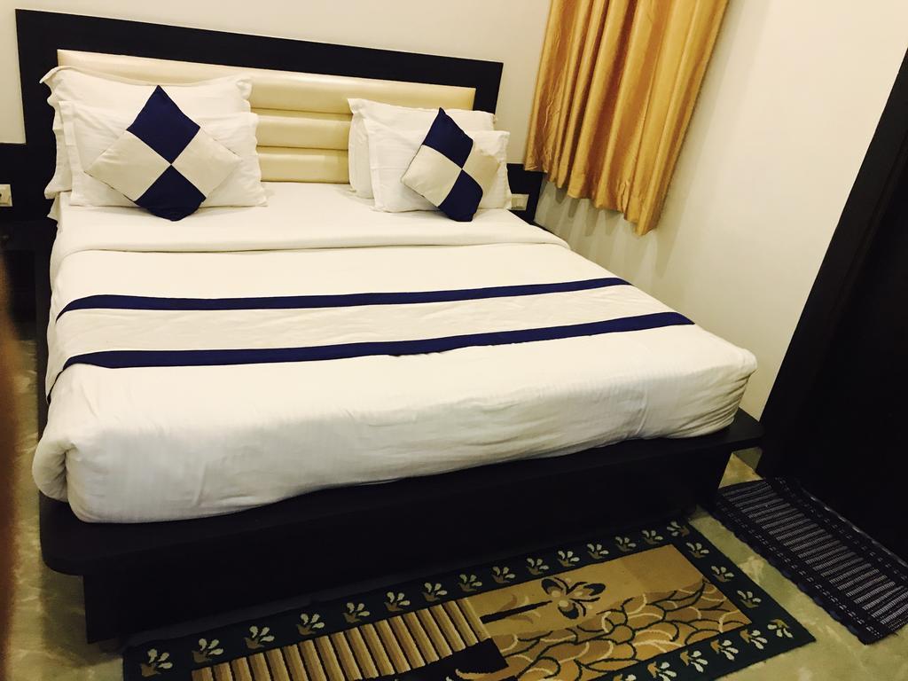 Aaradhya Residency Hotel Агра Екстериор снимка