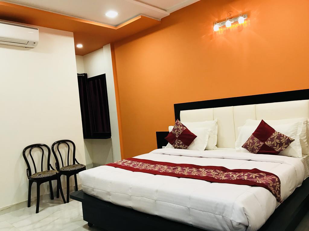 Aaradhya Residency Hotel Агра Екстериор снимка