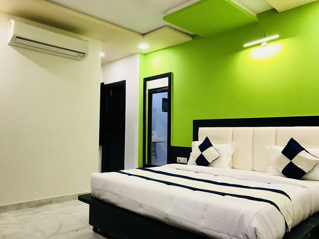 Aaradhya Residency Hotel Агра Екстериор снимка