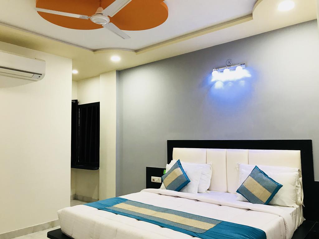 Aaradhya Residency Hotel Агра Екстериор снимка