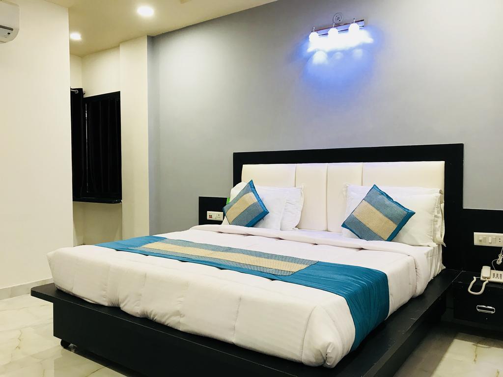 Aaradhya Residency Hotel Агра Екстериор снимка