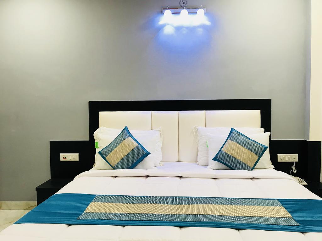 Aaradhya Residency Hotel Агра Екстериор снимка