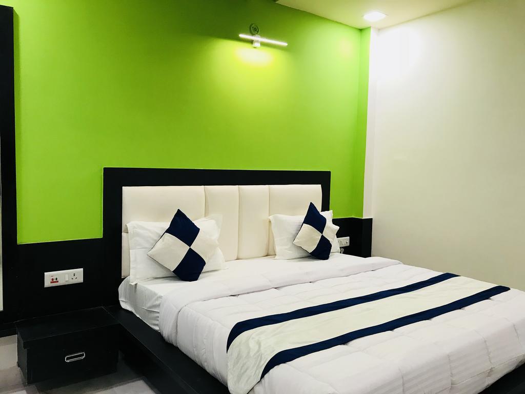Aaradhya Residency Hotel Агра Екстериор снимка