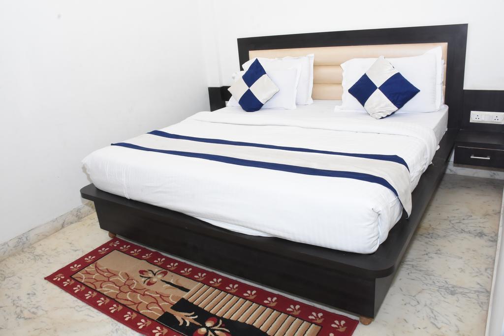 Aaradhya Residency Hotel Агра Екстериор снимка