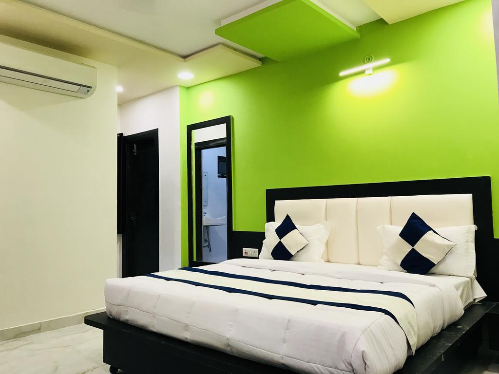 Aaradhya Residency Hotel Агра Екстериор снимка