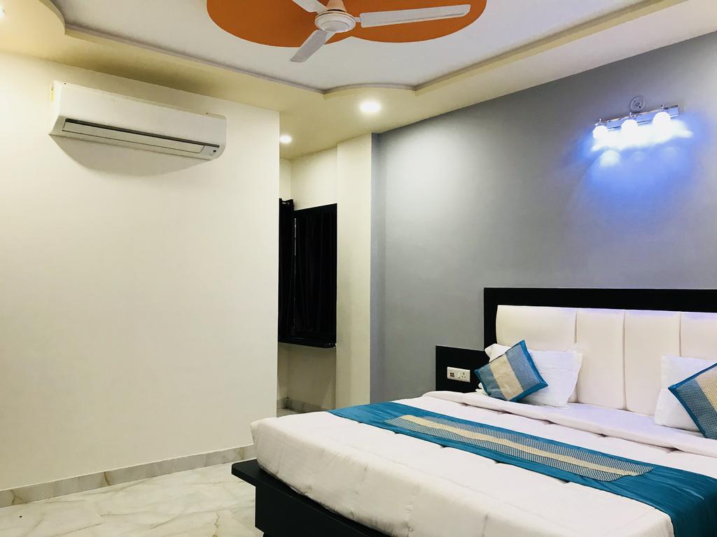 Aaradhya Residency Hotel Агра Екстериор снимка