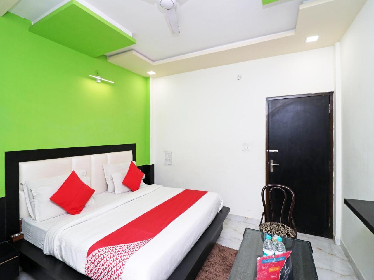 Aaradhya Residency Hotel Агра Екстериор снимка