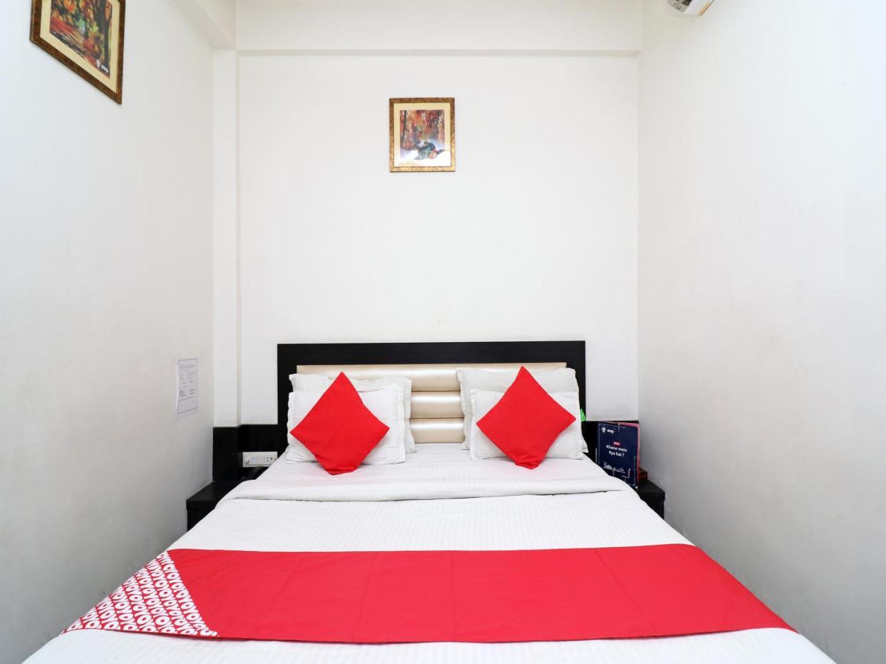 Aaradhya Residency Hotel Агра Екстериор снимка