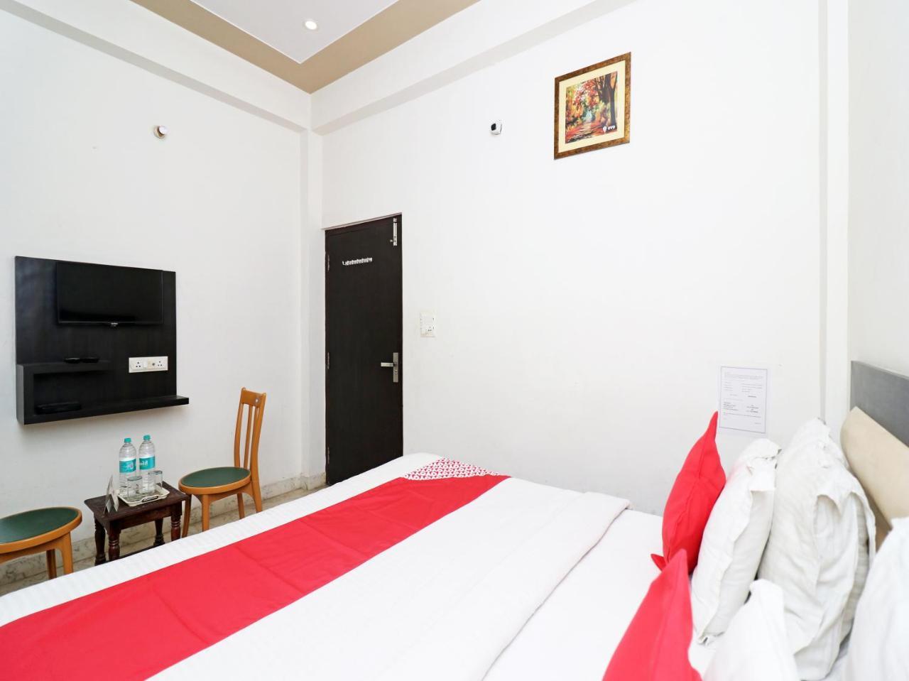 Aaradhya Residency Hotel Агра Екстериор снимка