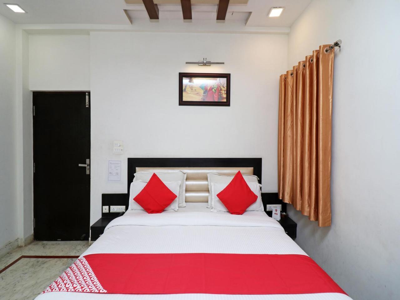 Aaradhya Residency Hotel Агра Екстериор снимка