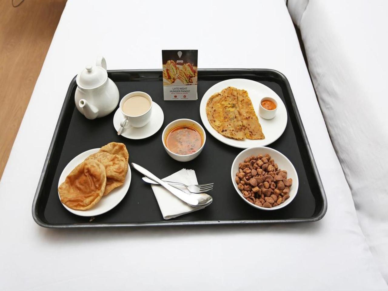 Aaradhya Residency Hotel Агра Екстериор снимка