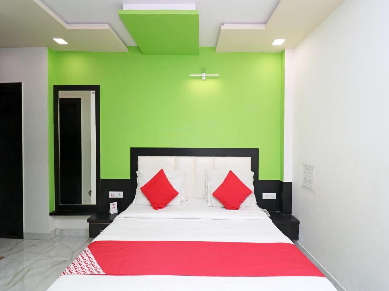 Aaradhya Residency Hotel Агра Екстериор снимка
