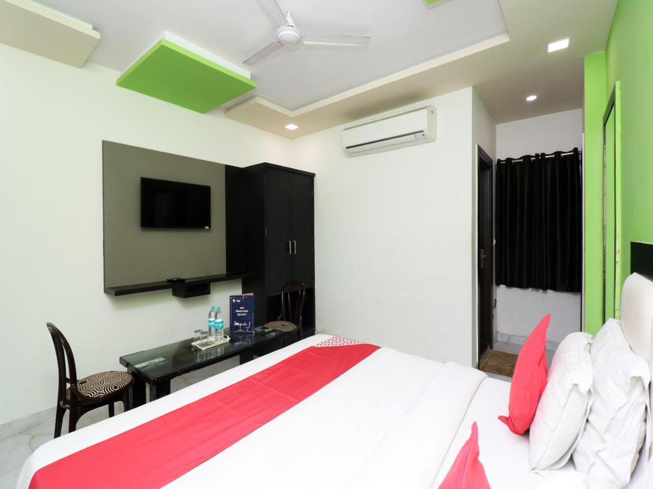 Aaradhya Residency Hotel Агра Екстериор снимка