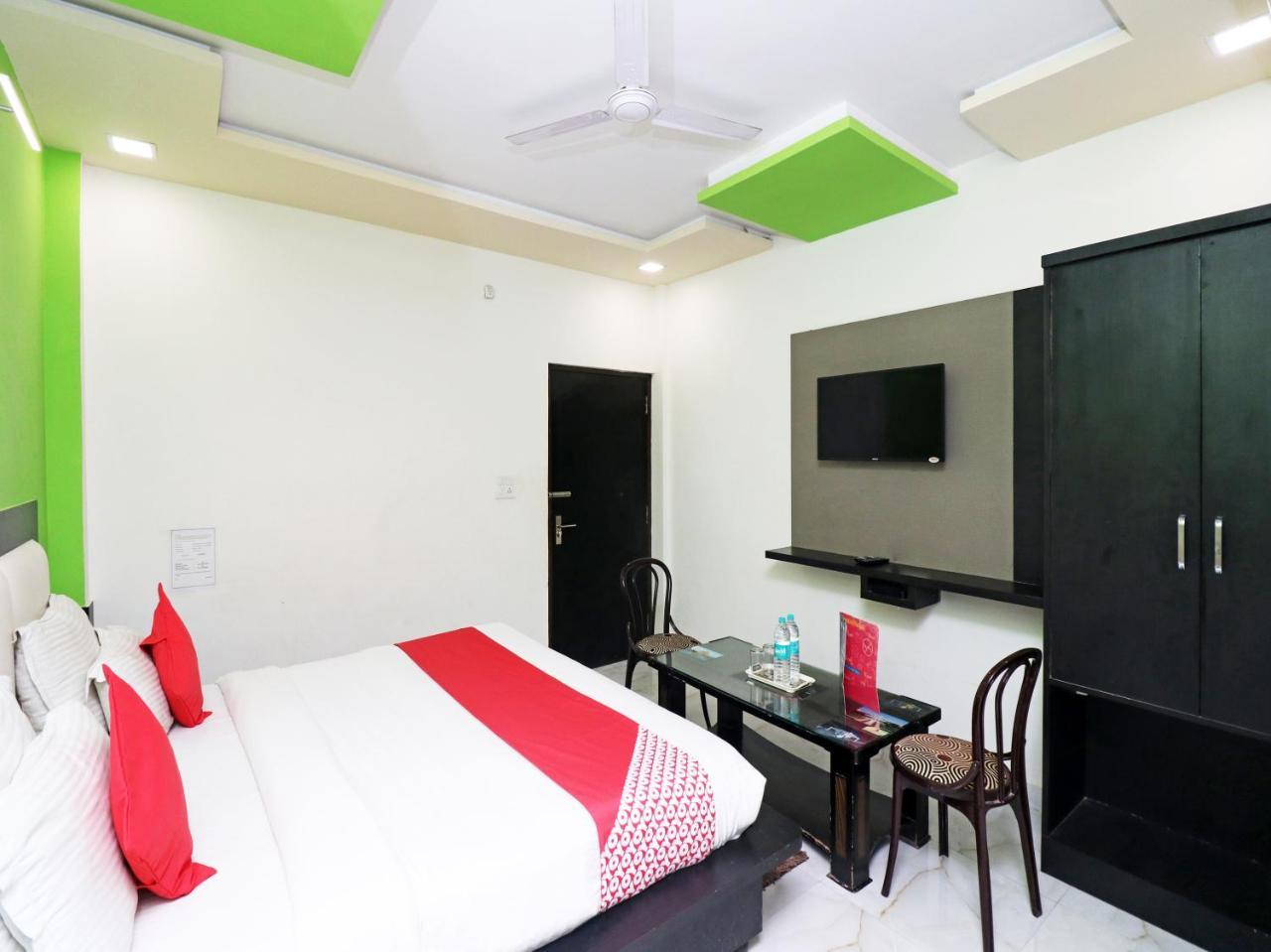 Aaradhya Residency Hotel Агра Екстериор снимка