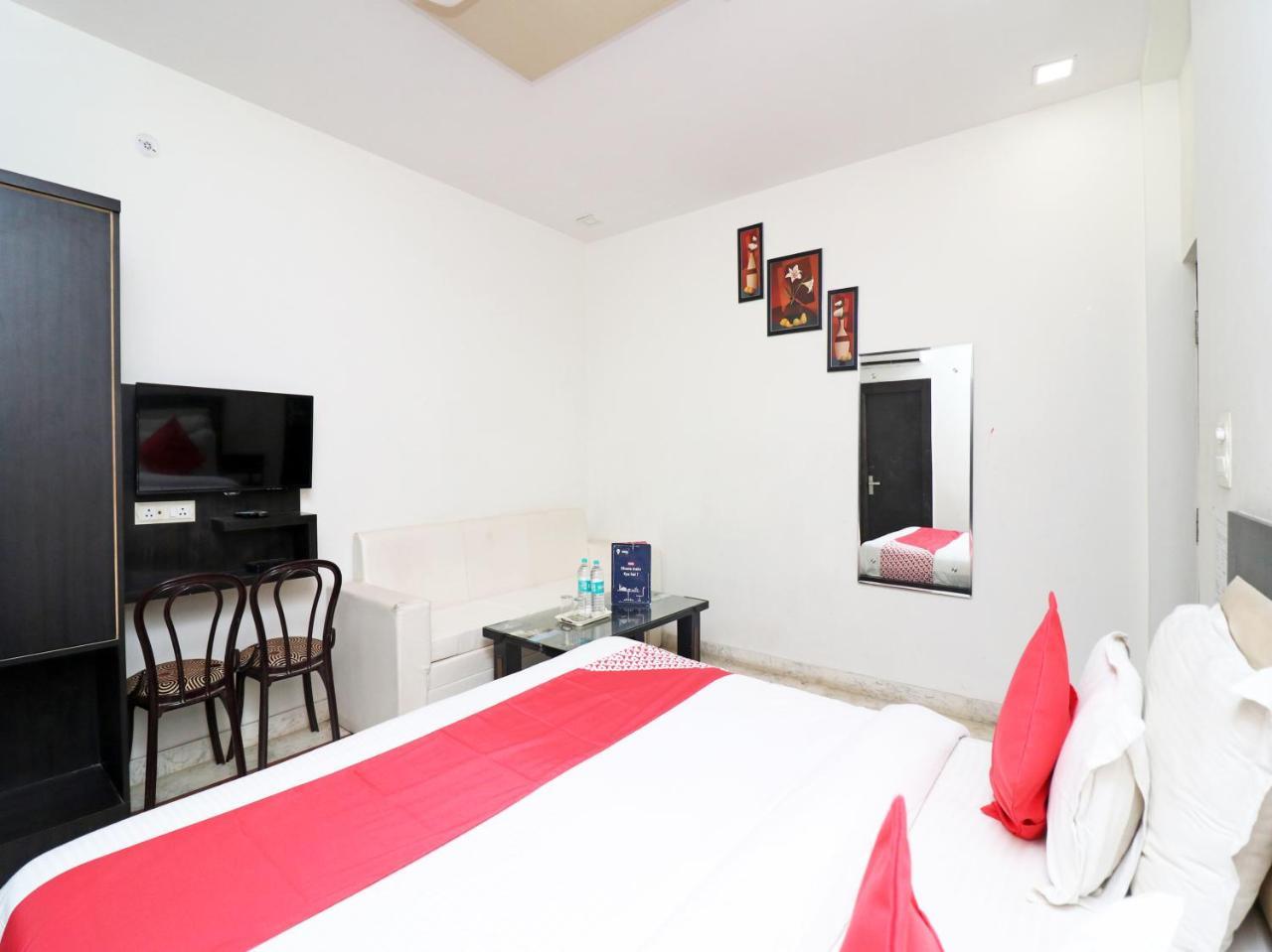 Aaradhya Residency Hotel Агра Екстериор снимка