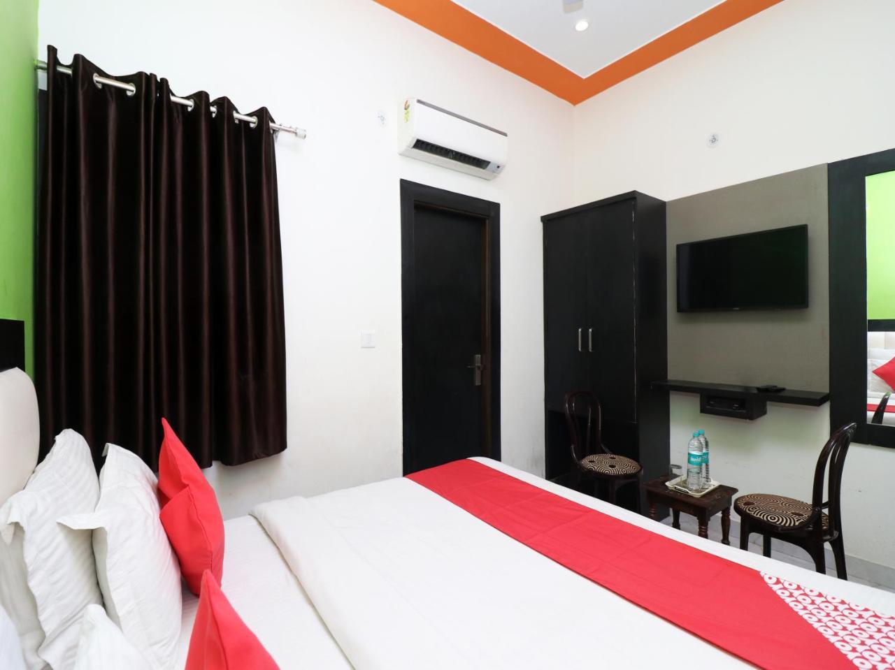 Aaradhya Residency Hotel Агра Екстериор снимка