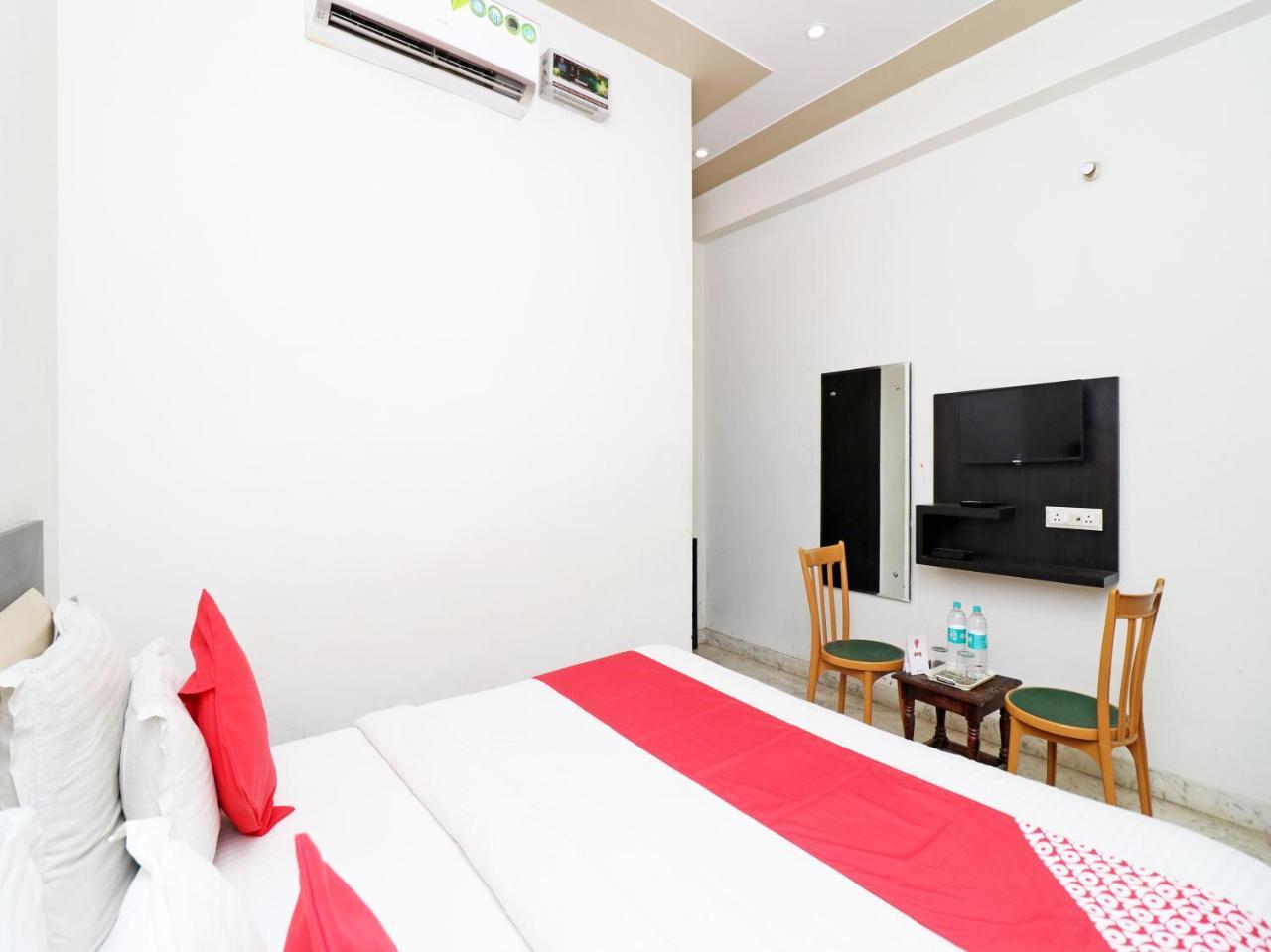 Aaradhya Residency Hotel Агра Екстериор снимка
