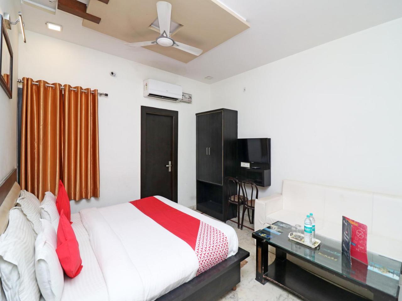 Aaradhya Residency Hotel Агра Екстериор снимка