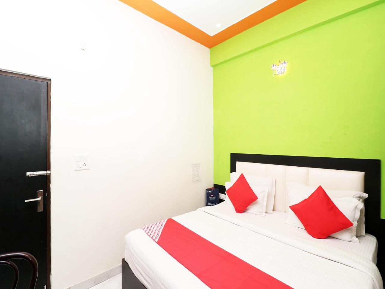 Aaradhya Residency Hotel Агра Екстериор снимка