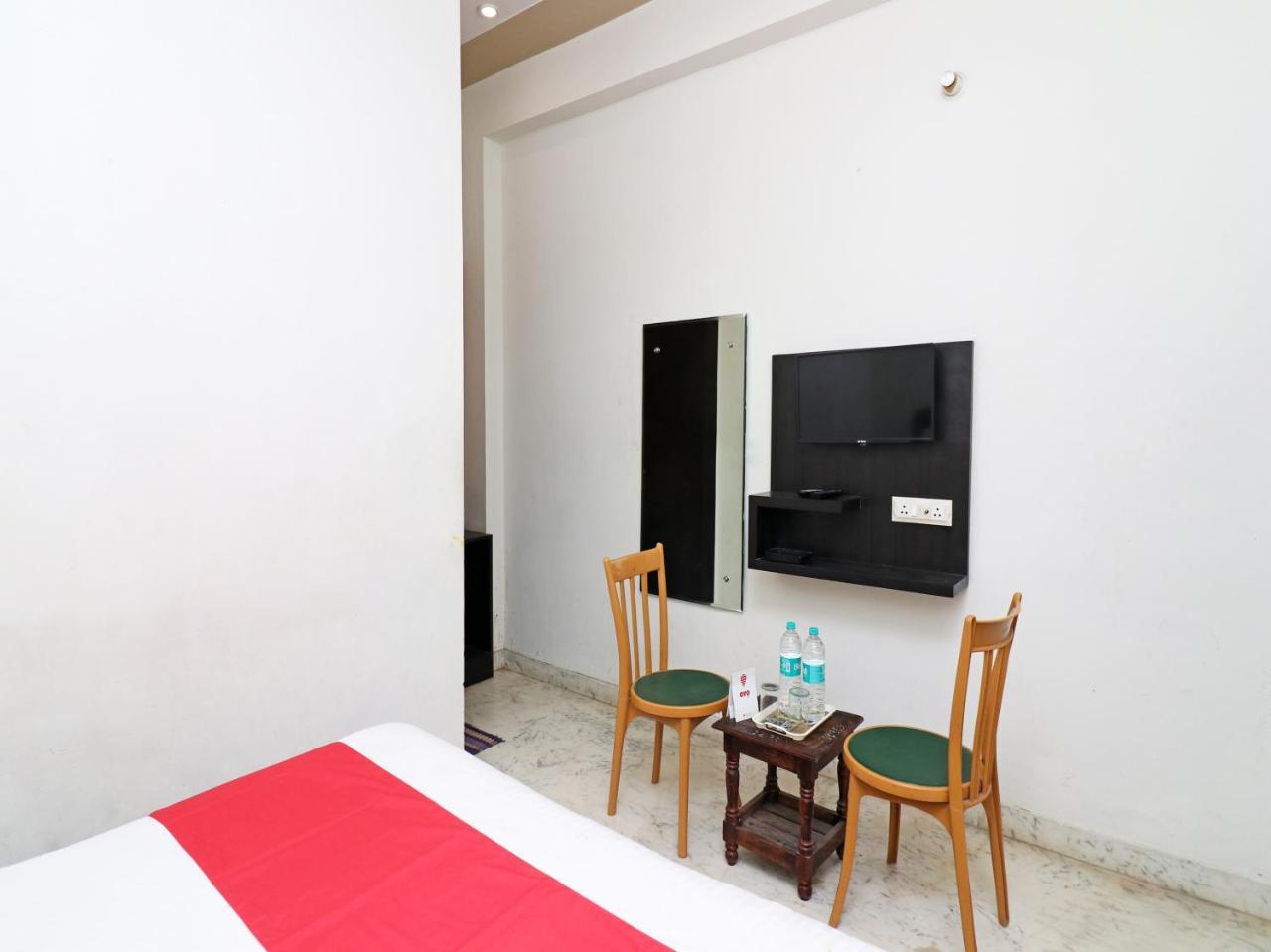 Aaradhya Residency Hotel Агра Екстериор снимка