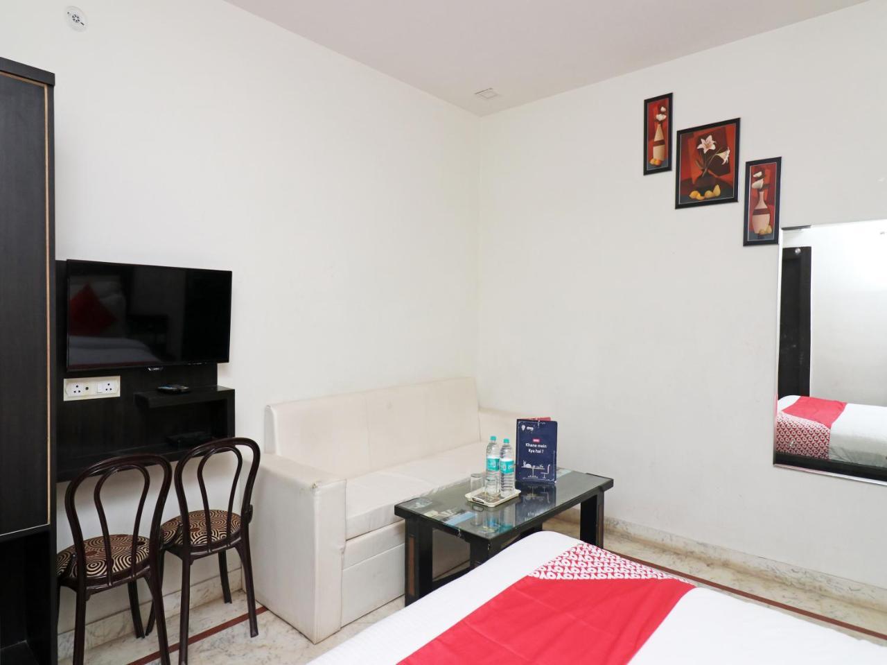 Aaradhya Residency Hotel Агра Екстериор снимка