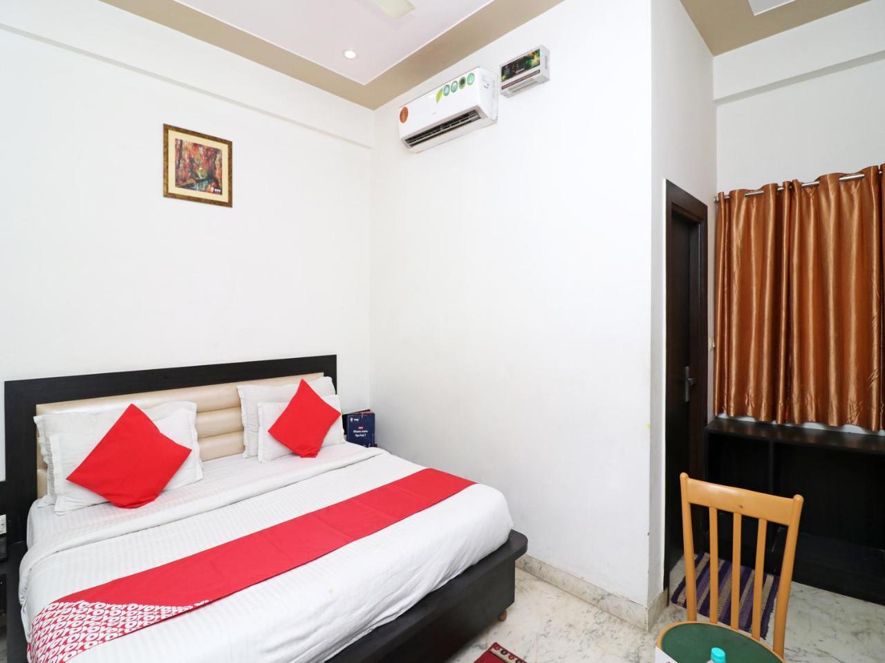 Aaradhya Residency Hotel Агра Екстериор снимка