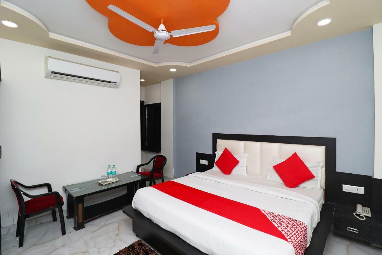 Aaradhya Residency Hotel Агра Екстериор снимка