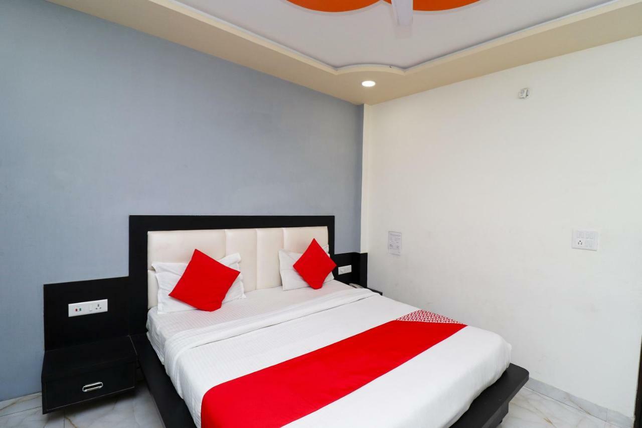 Aaradhya Residency Hotel Агра Екстериор снимка