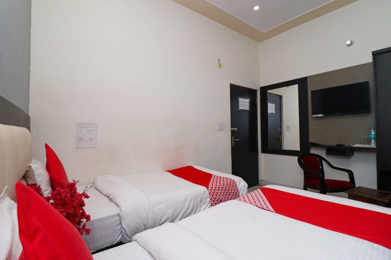Aaradhya Residency Hotel Агра Екстериор снимка