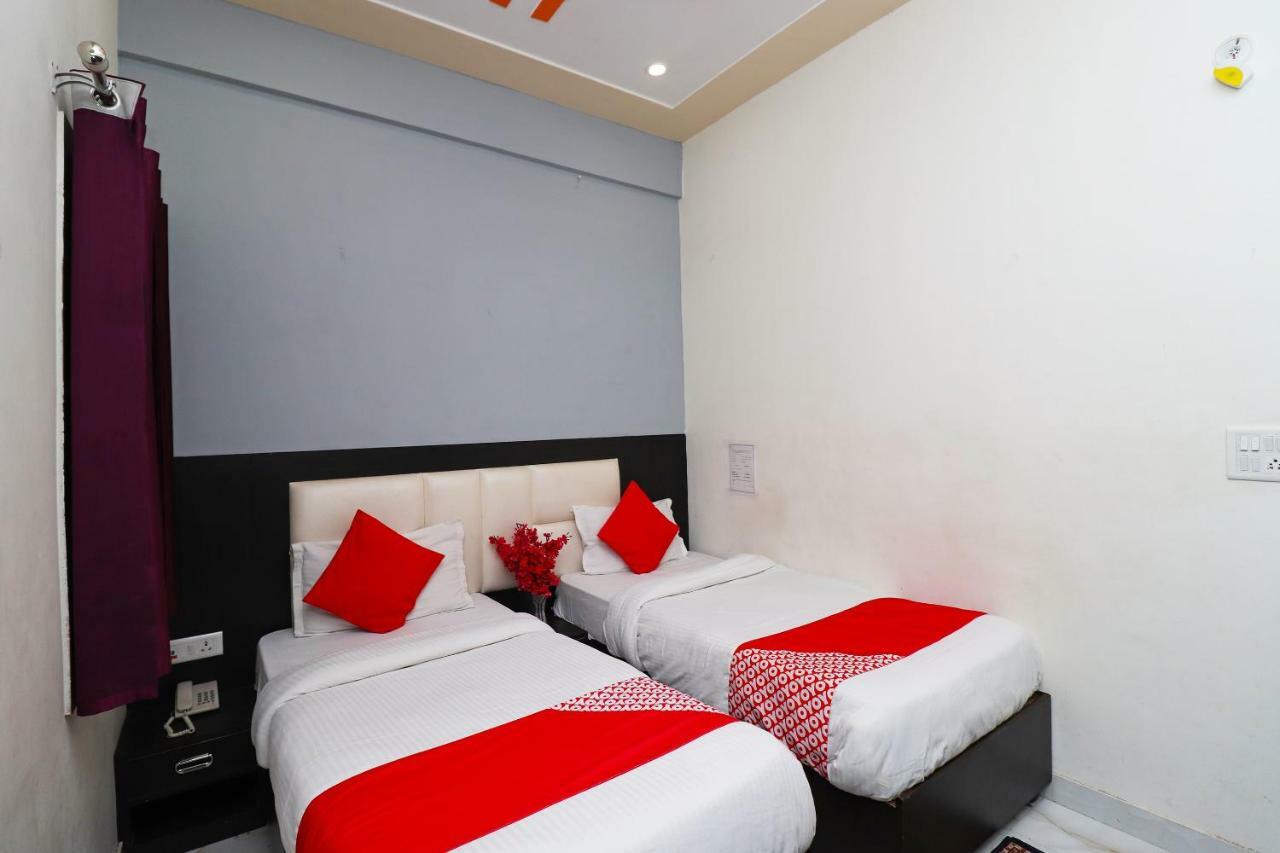 Aaradhya Residency Hotel Агра Екстериор снимка