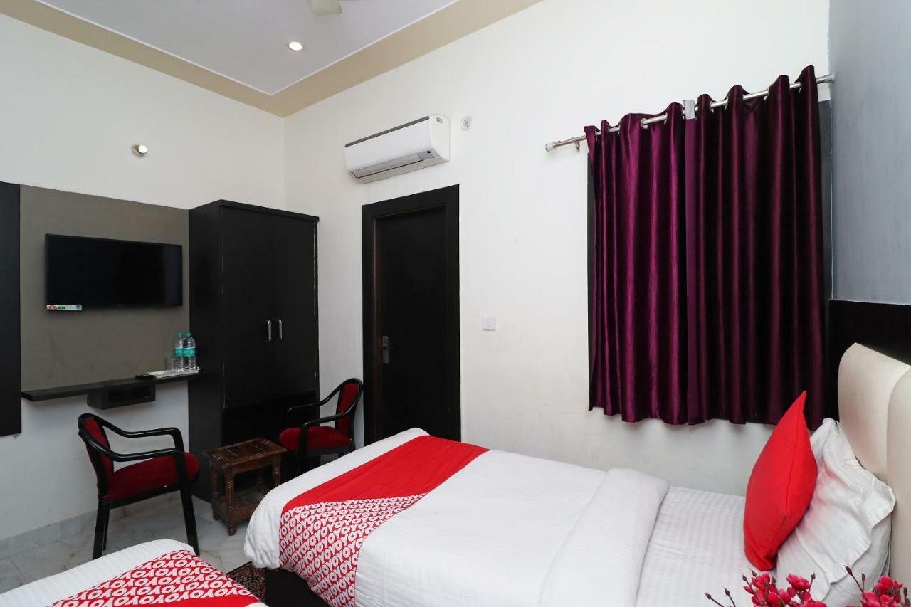 Aaradhya Residency Hotel Агра Екстериор снимка
