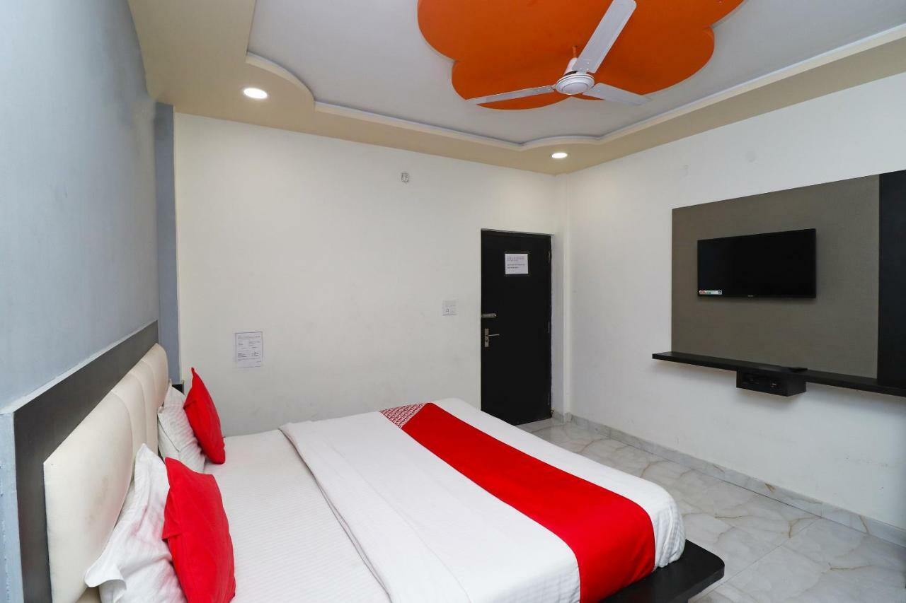 Aaradhya Residency Hotel Агра Екстериор снимка
