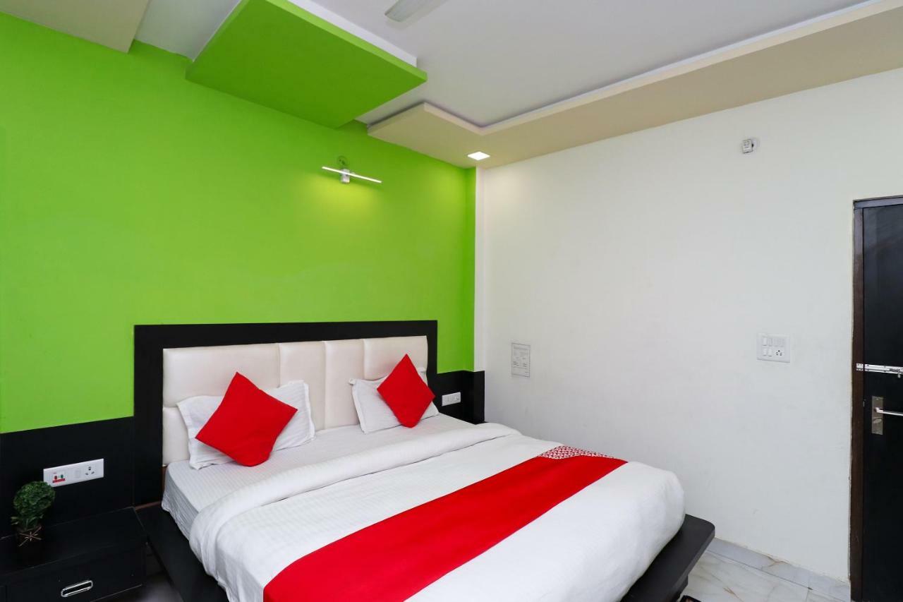 Aaradhya Residency Hotel Агра Екстериор снимка