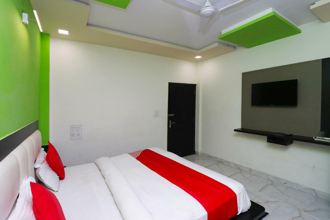 Aaradhya Residency Hotel Агра Екстериор снимка