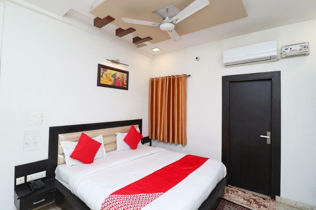 Aaradhya Residency Hotel Агра Екстериор снимка