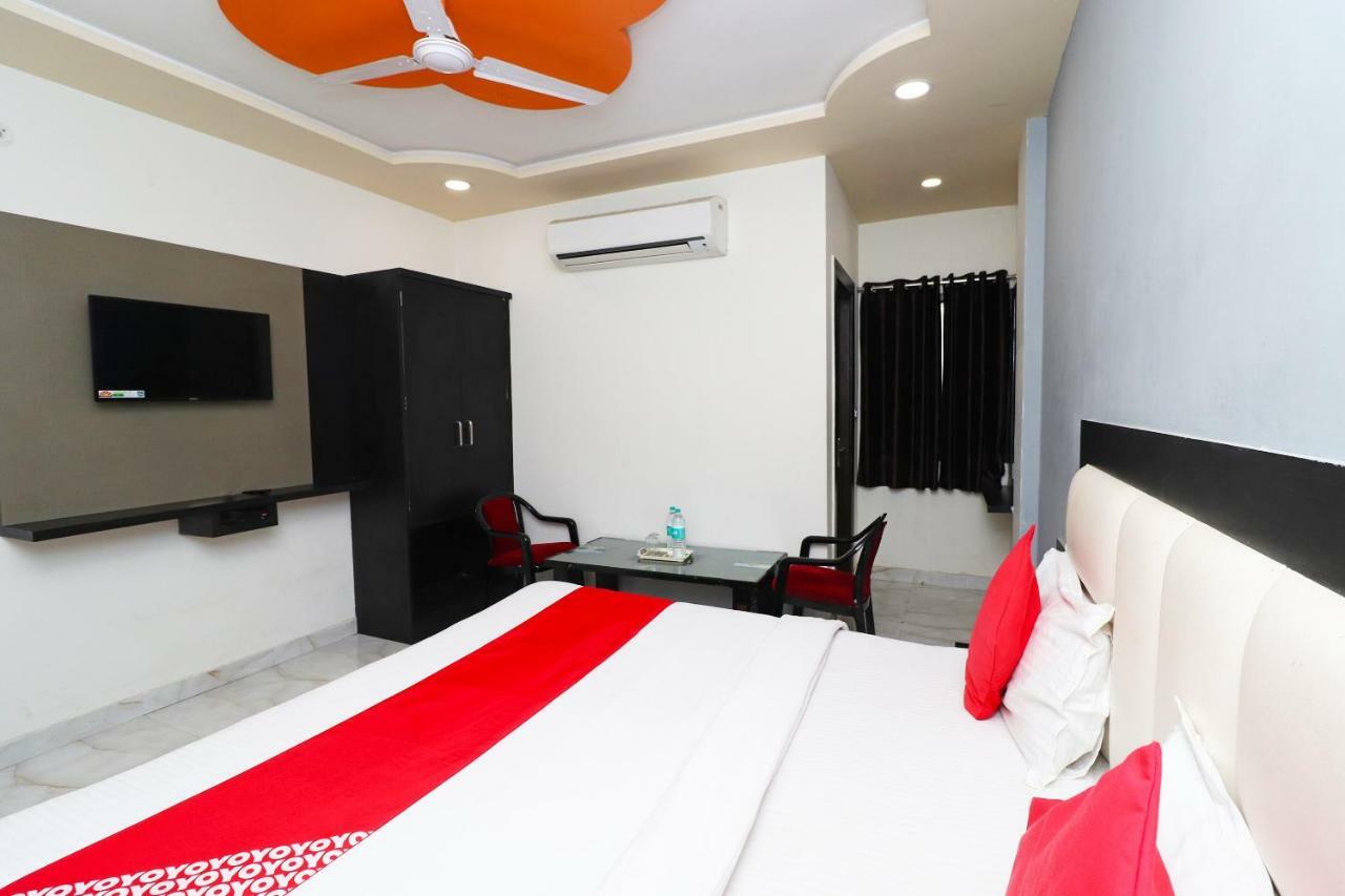 Aaradhya Residency Hotel Агра Екстериор снимка