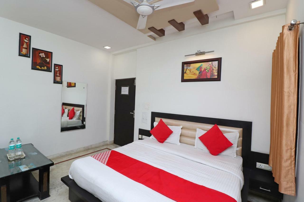 Aaradhya Residency Hotel Агра Екстериор снимка