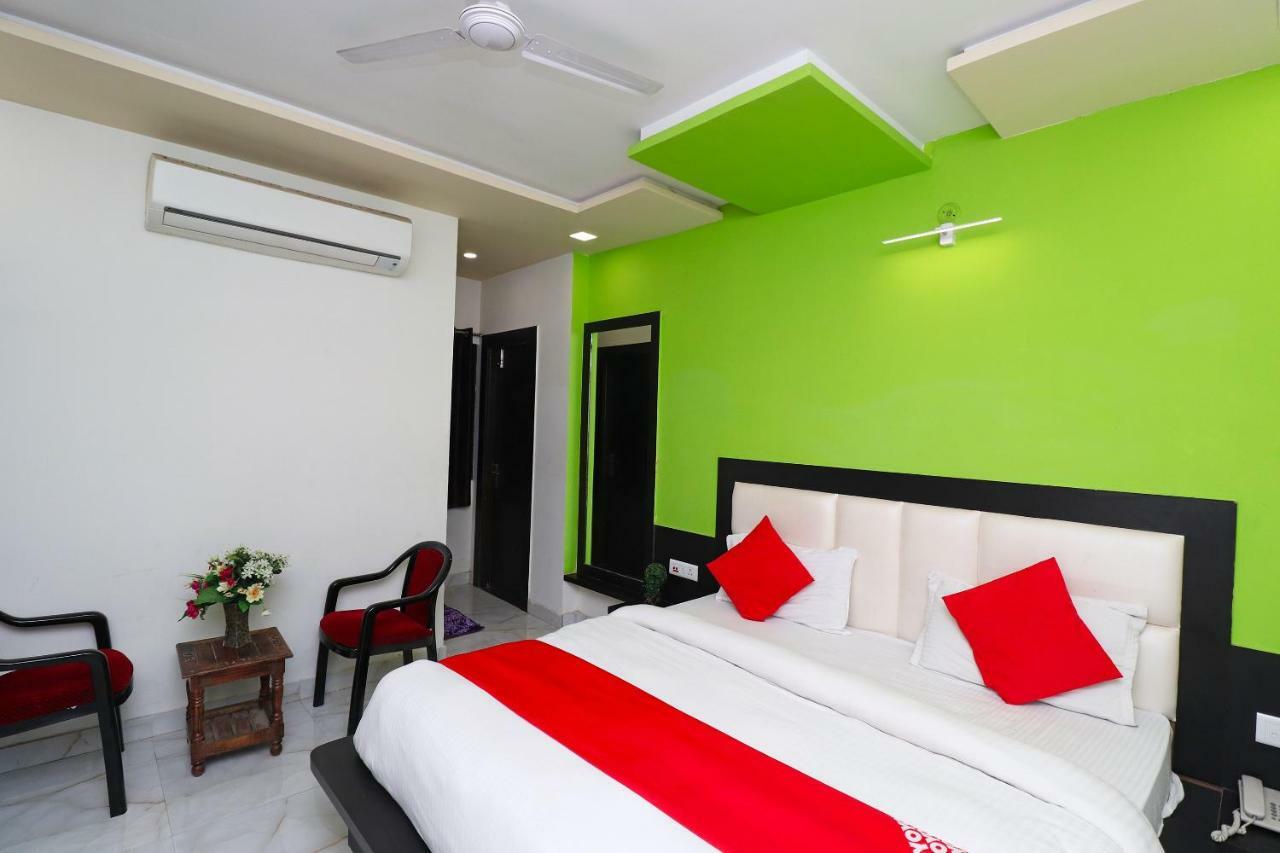 Aaradhya Residency Hotel Агра Екстериор снимка